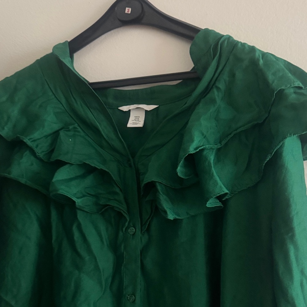 H&M Deep Green Ruffled Blouse - Picture 2 of 4